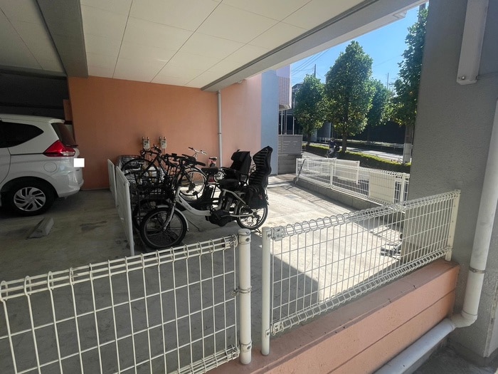 駐輪場 パステル八芳