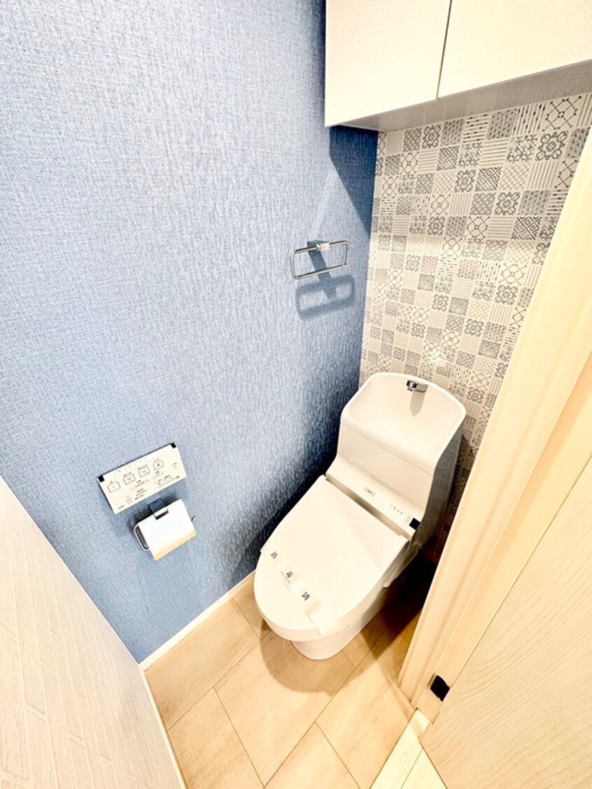 トイレ ファーストシーン