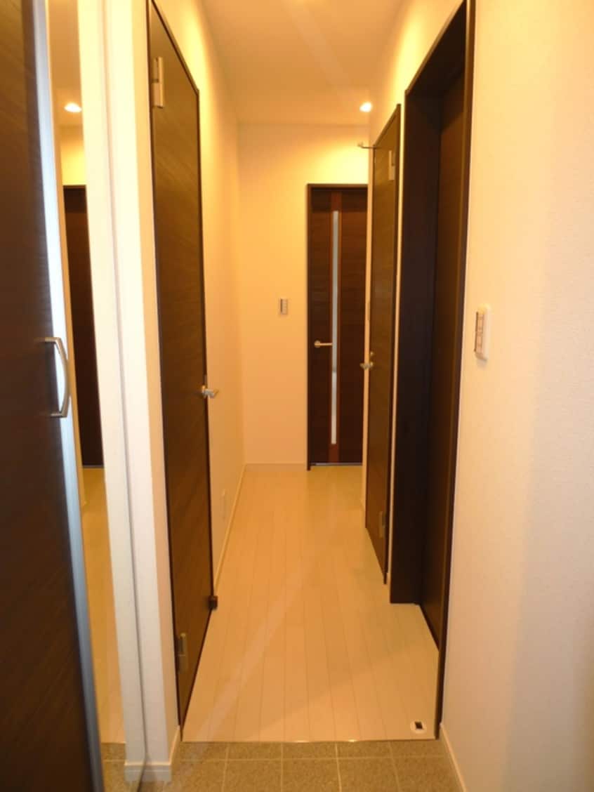 廊下 ブル－メ・アカイ