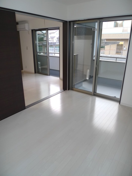 居室 ブル－メ・アカイ