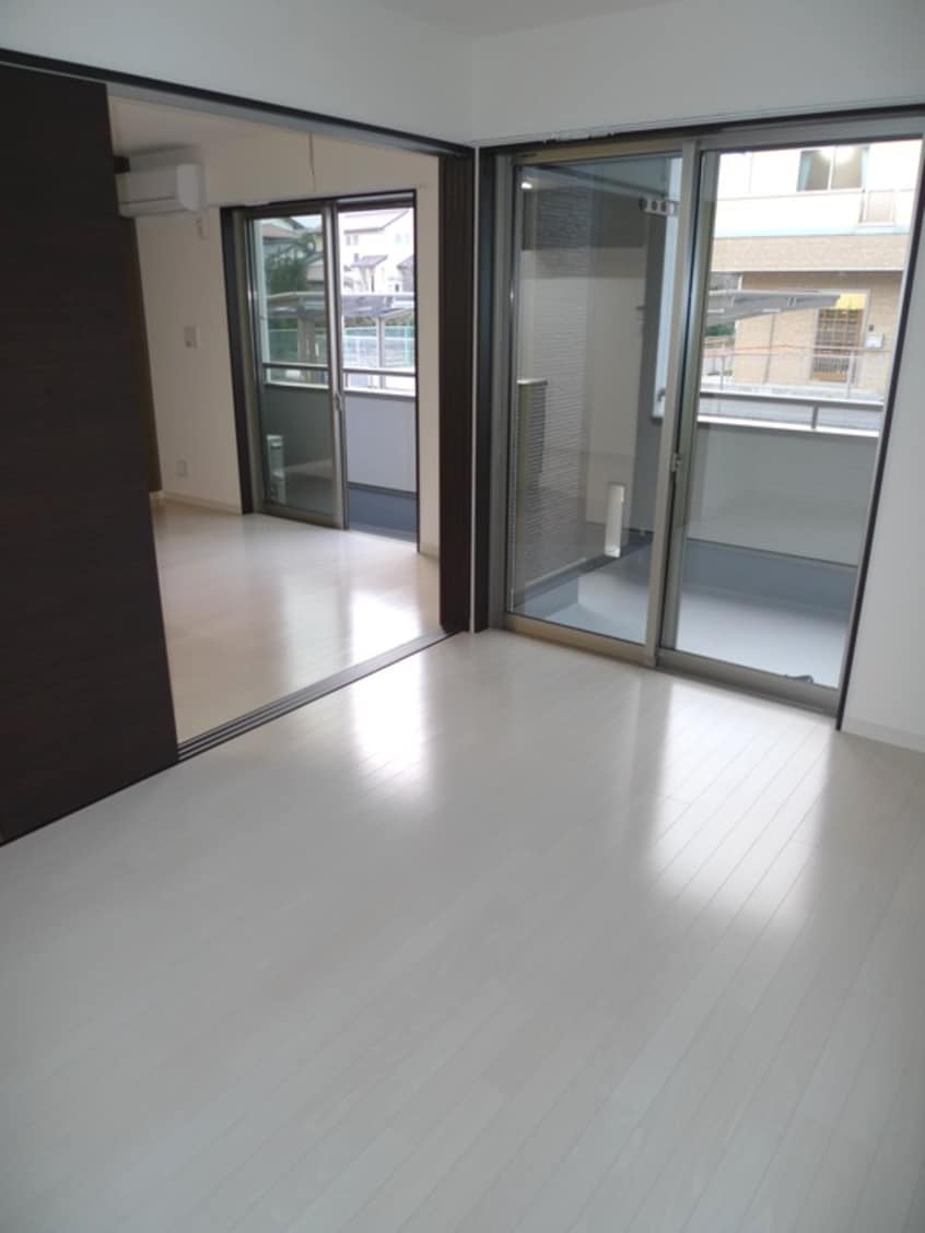 居室 ブル－メ・アカイ