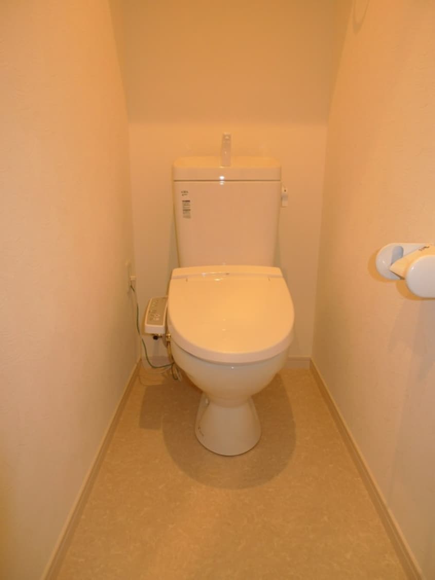 トイレ ブル－メ・アカイ