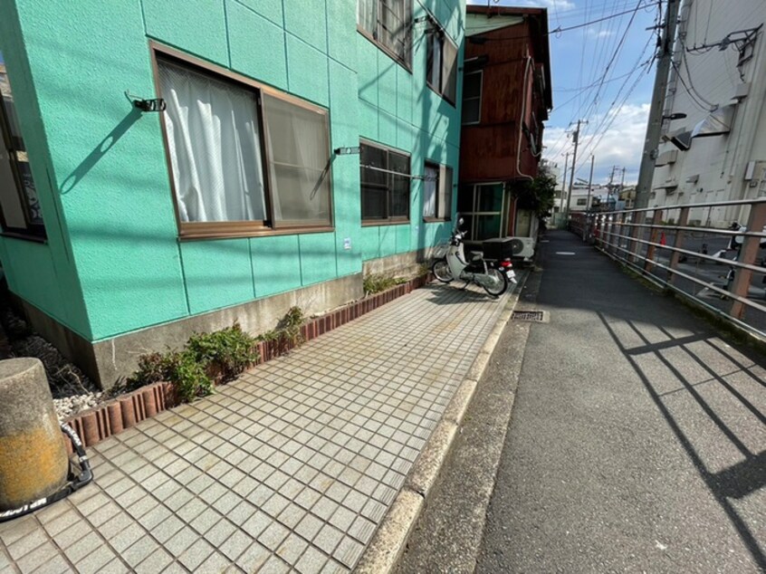 バイク置き場 パロッツ白楽