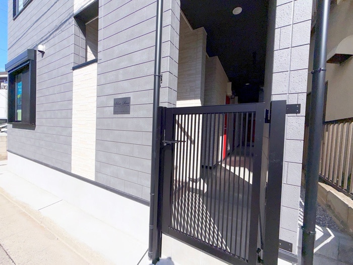 エントランス部分 ブルーローズ