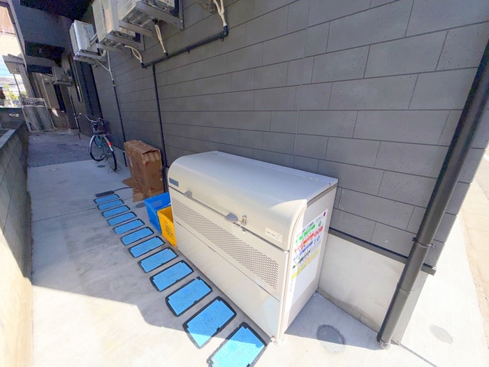 駐輪場 ブルーローズ