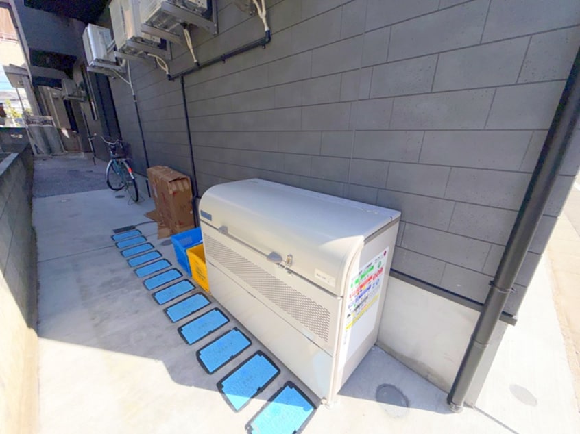 駐輪場 ブルーローズ