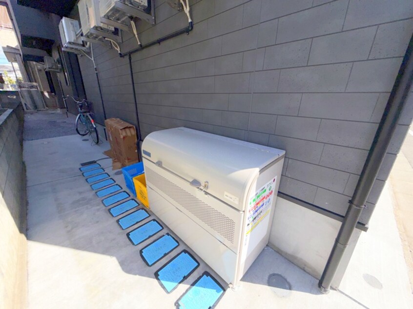 駐輪場 ブルーローズ