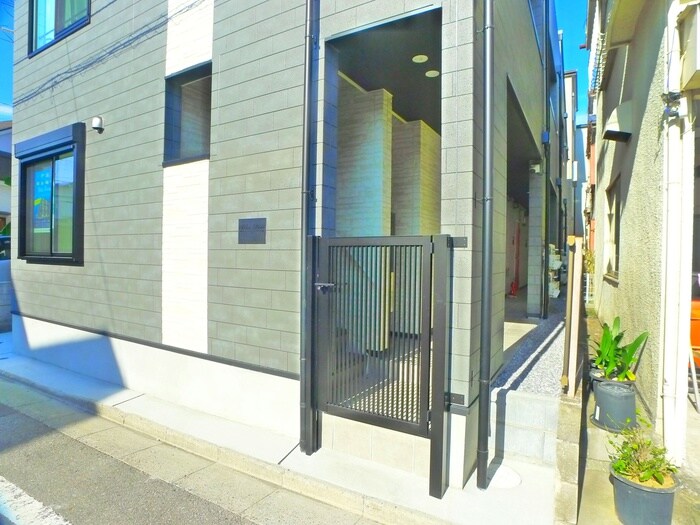 エントランス部分 ブルーローズ