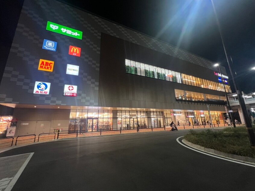 ララテラス(ショッピングセンター/アウトレットモール)まで2250m ブルーローズ