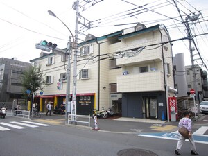 メ－プルハウス