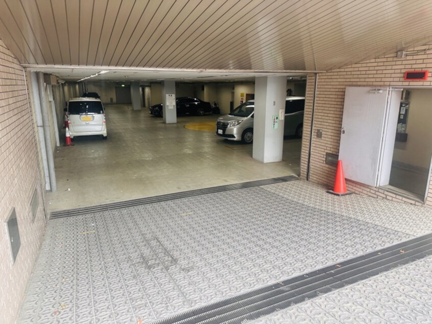 駐車場 PARK MODERN つつじヶ丘