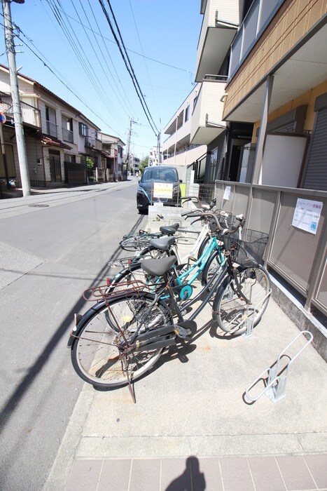 駐輪場 アンプルールフェール元郷