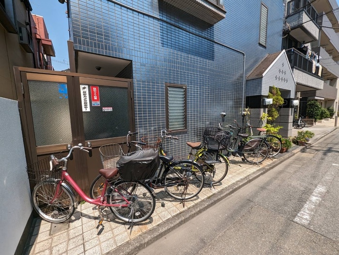 駐輪場 カ－サ・フェリス