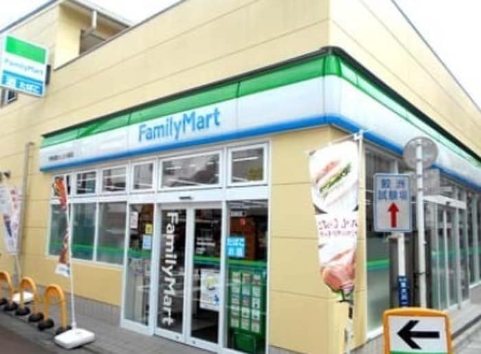 ファミリーマート(コンビニ)まで450m カ－サ・フェリス