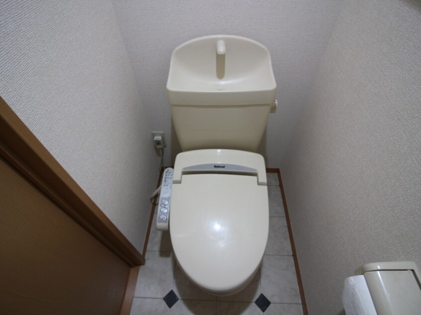 トイレ エステ－トＢ