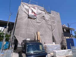 建築中