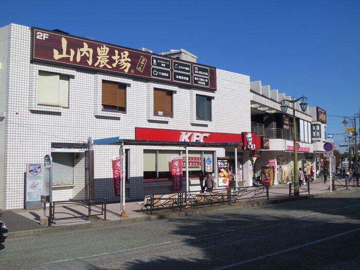 ケンタッキー(その他飲食（ファミレスなど）)まで400m パラチーナ新ゆり