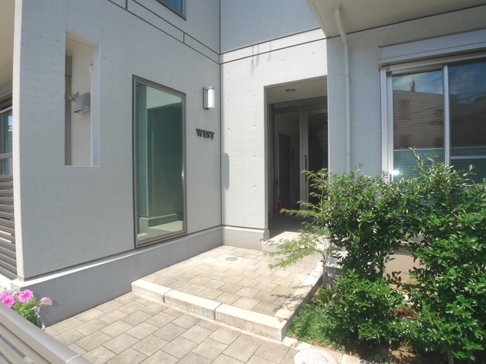 エントランス部分 ウエスト