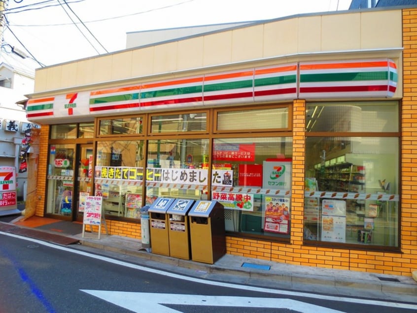 セブニレブン(コンビニ)まで205m エスコート目白
