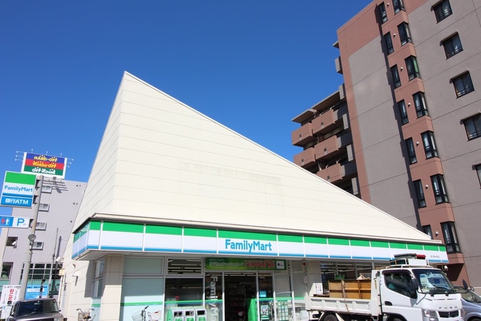 ファミリーマート　東久留米本町店(コンビニ)まで318m Casa　FlorⅡ