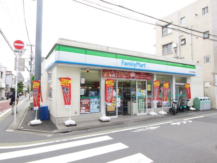 ファミリーマート学芸大学駅南店(コンビニ)まで450m 道間マンション