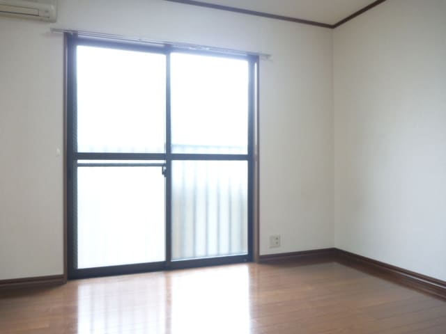 居室 ラフォ－レ・サカイ