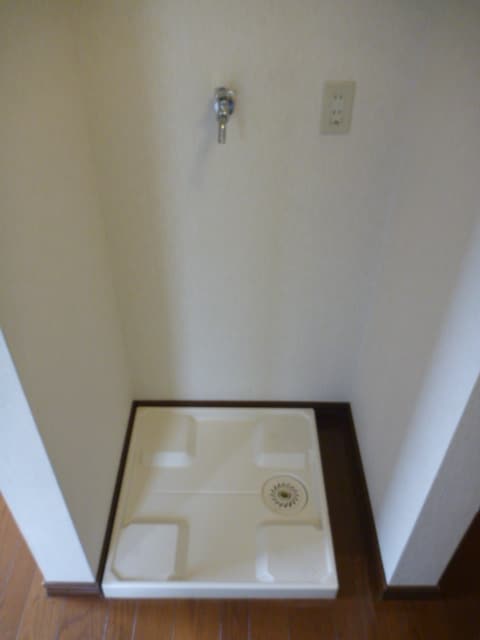 洗濯機置場 ラフォ－レ・サカイ