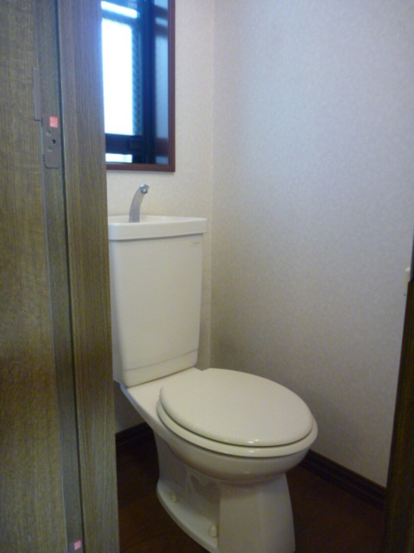 トイレ ラフォ－レ・サカイ