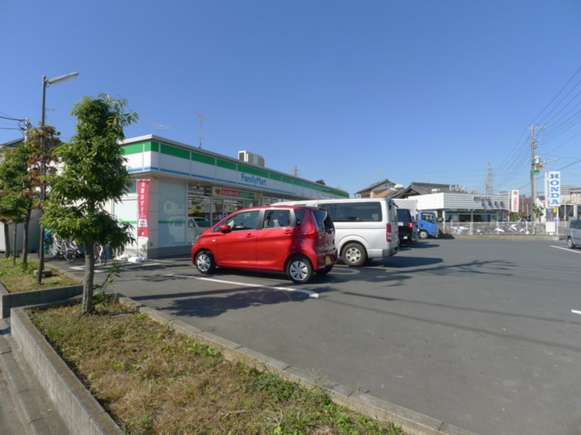 ファミリーマート(コンビニ)まで470m リブリ・戸田公園