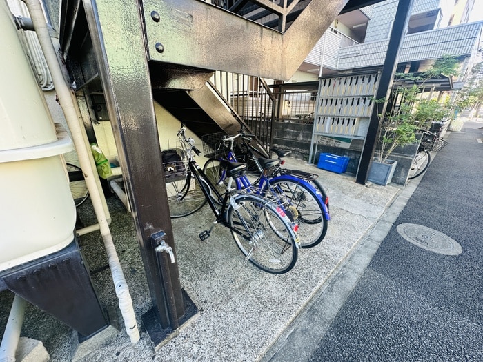 駐輪場 フローラ５