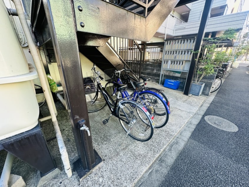 駐輪場 フローラ５