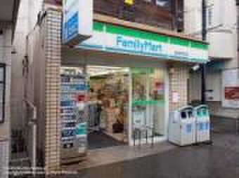 ファミリーマート東白楽駅前店(コンビニ)まで21m シルバニア東白楽