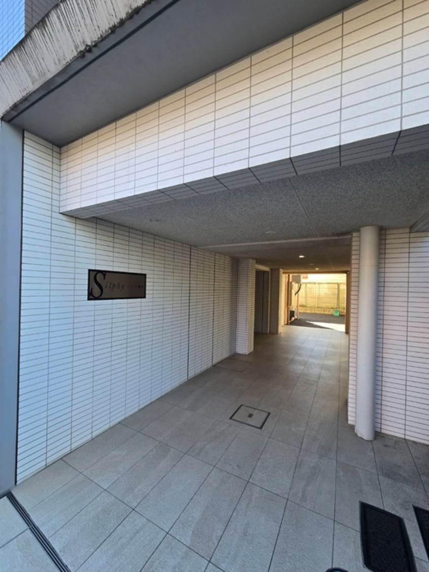 エントランス部分 シルフィ鷺宮