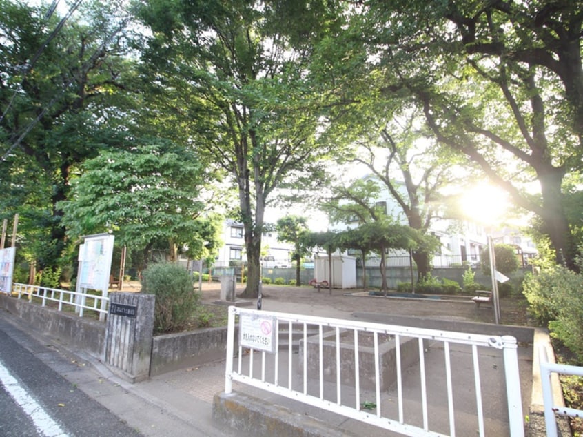 練馬区立ひよどり児童遊園(公園)まで25m ハイツひよどりB棟
