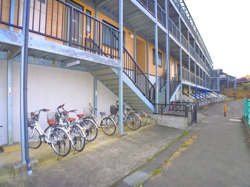 駐輪場 リヴェ－ル南ユ－カリが丘