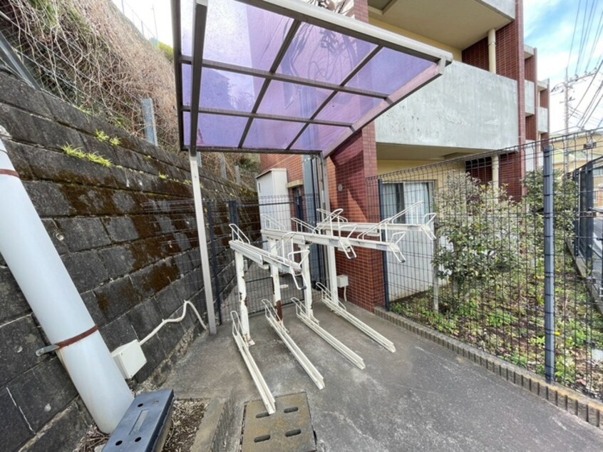 駐輪場 シャイニ－長津田