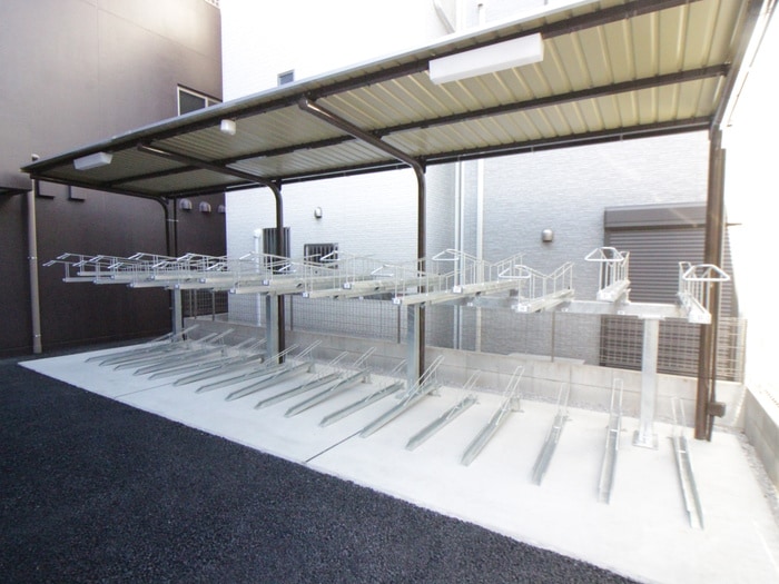 駐輪場 メイプルアンジュ