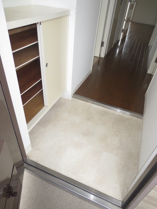 玄関 ラフィーネ壹番館