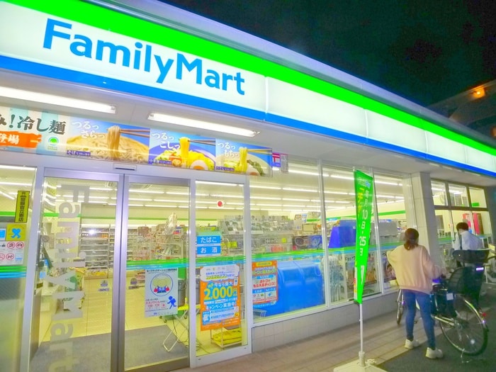 ファミリーマート(コンビニ)まで260m ラフィーネ壹番館