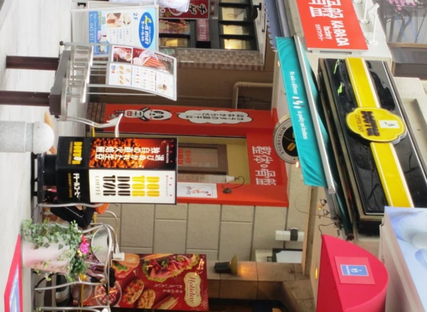 ドトール(カフェ)まで200m ル　フェニックス