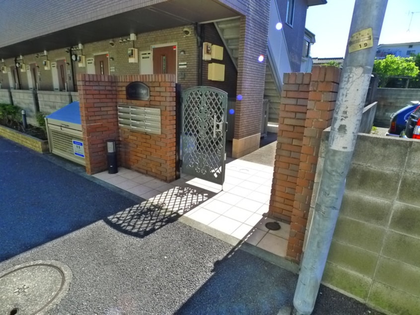 エントランス部分 リバ－ヴィレッジ