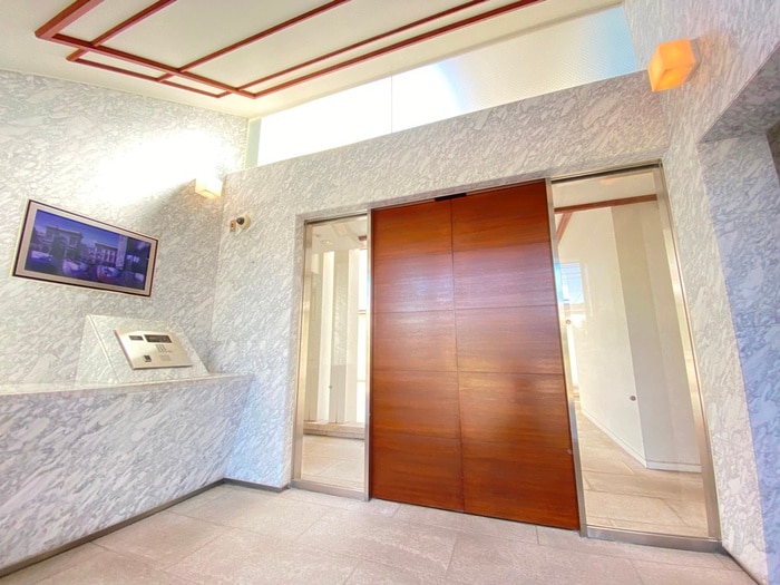 エントランス部分 ラナイグレース国立