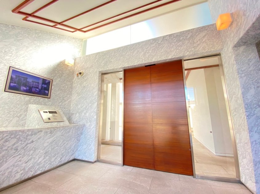 エントランス部分 ラナイグレース国立