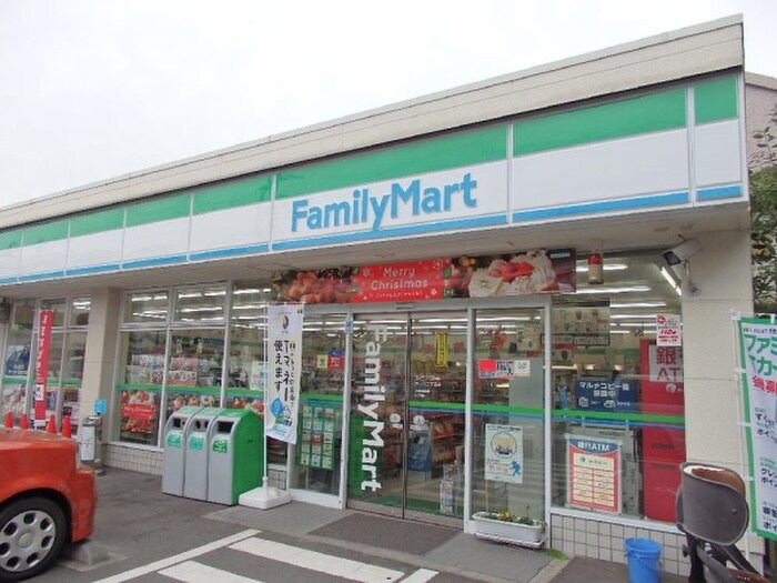 ファミリーマート 六ッ川二丁目店(コンビニ)まで200m ハイツ足立