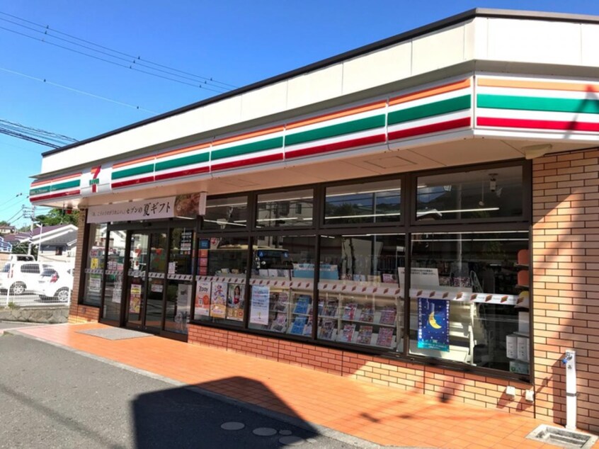 セブン-イレブン 横浜六ツ川店(コンビニ)まで600m ハイツ足立