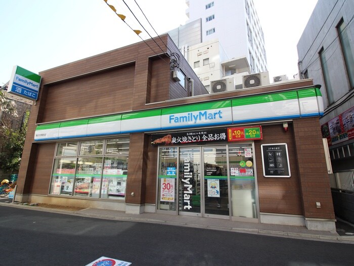 ファミリーマート駒沢大学駅前店(コンビニ)まで50m Felse駒沢大学