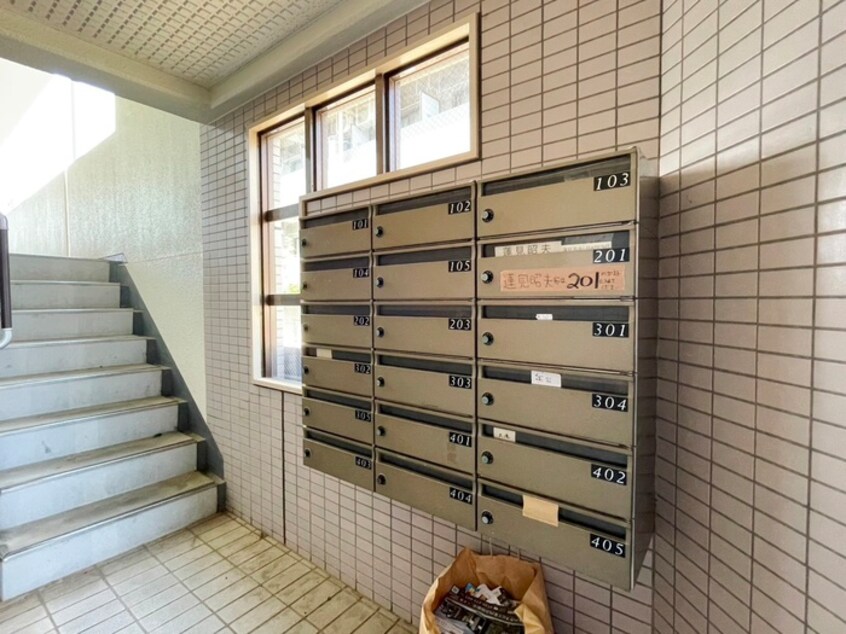 エントランス部分 シャルマンはすみ