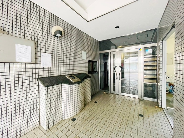 エントランス部分 ＲＩＳ国立ヴィレッジ