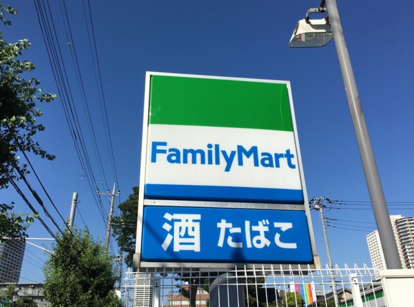 ファミリーマート 所沢東新井町店(コンビニ)まで600m ホワイト・ドアー