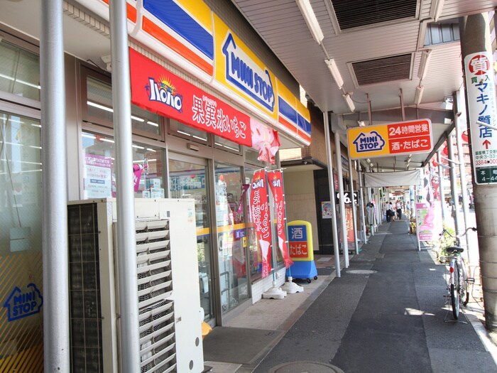 ミニストップ 中野本町4丁目店(コンビニ)まで358m 椎の木ハウス